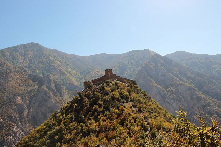قلعه کنگلو از جاهای دیدنی سوادکوه