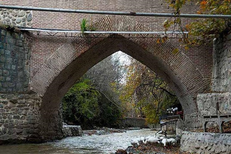 پل قدیمی تاریخی برغان