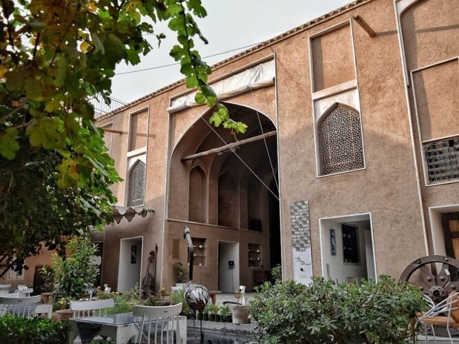 کافه حیات اصفهان