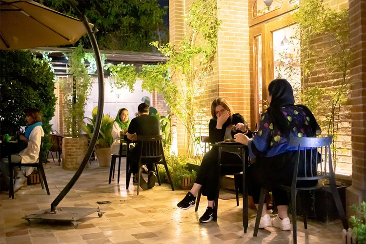 کافه دایموند از بهترین کافههای تهران