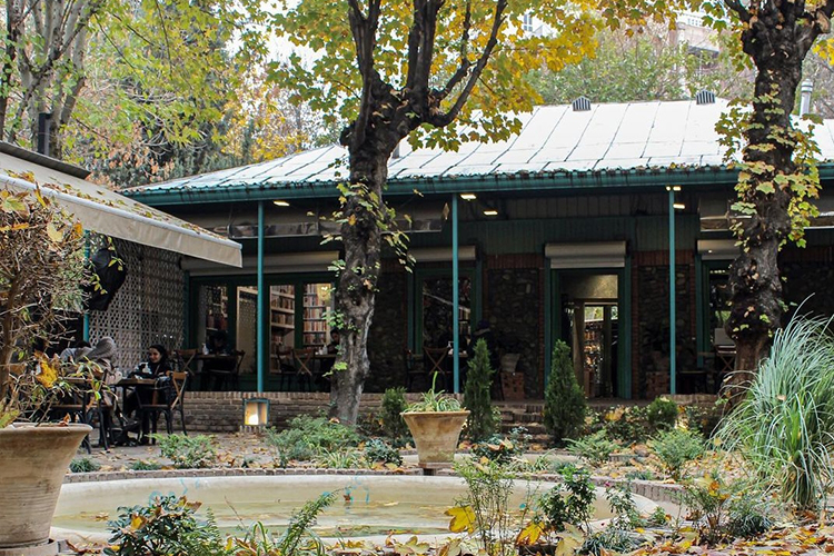 کافه روشنان از بهترین کافههای تهران