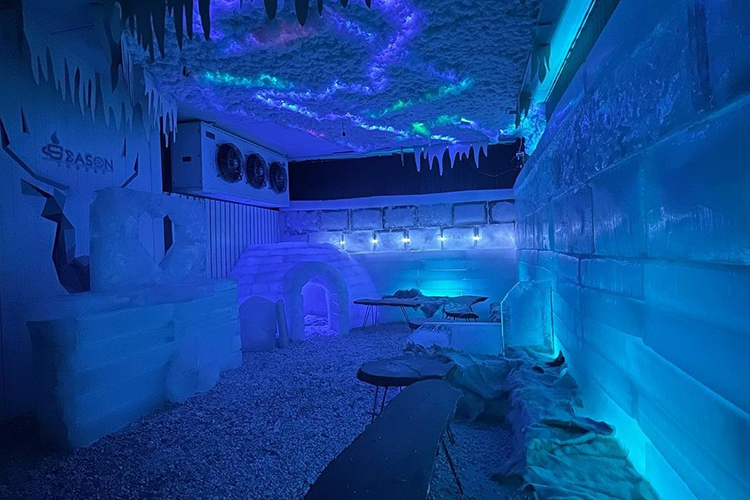 کافه قصر یخ از بهترین بهترین کافههای تهران