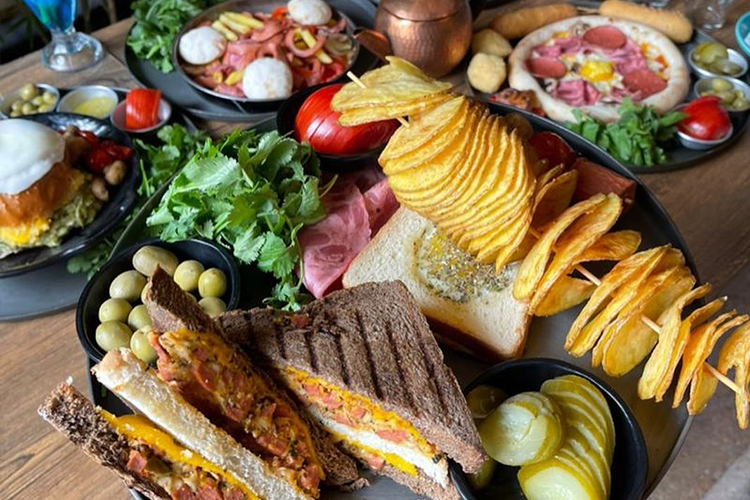 کافه ژوان از بهترین کافههای تهران