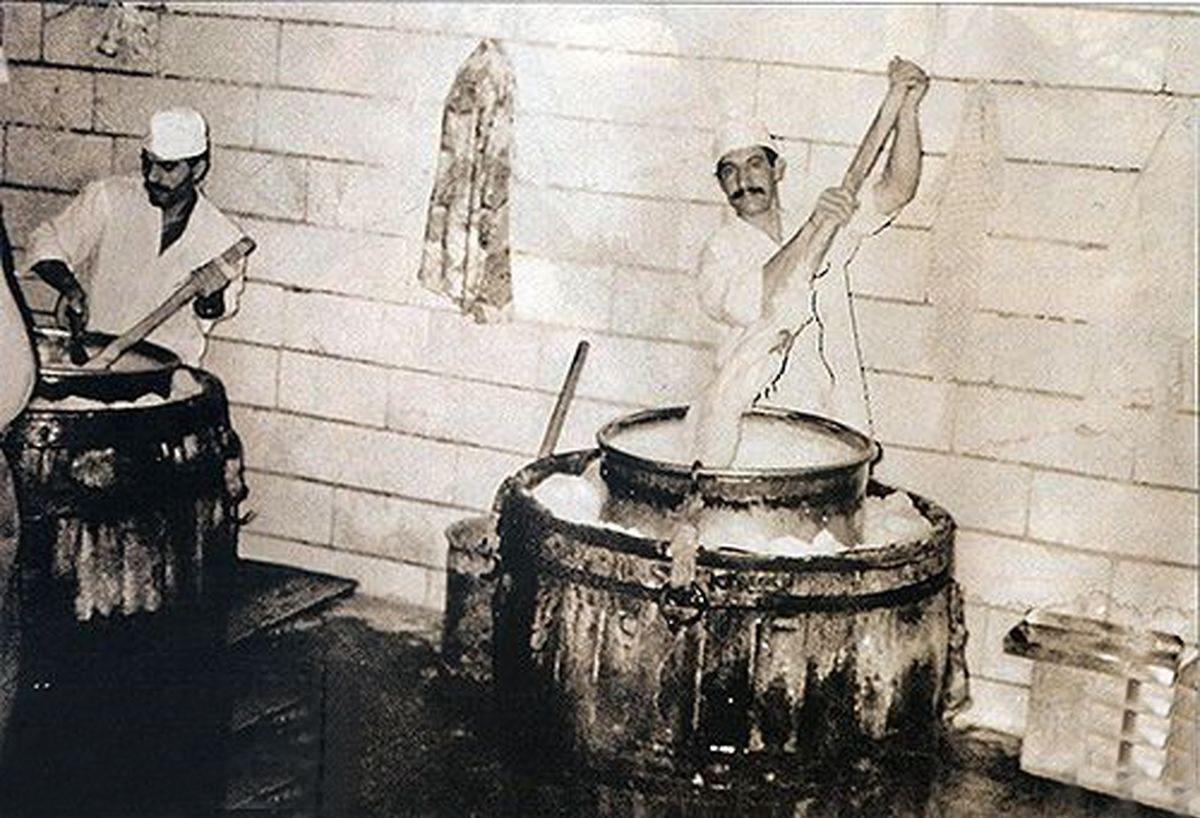 اکبر مشدی بهترین بستنی فروشی تهران