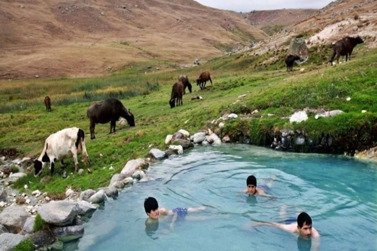 چشمه آب گرم سرعین در ایران