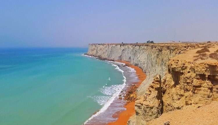 ساحل صخره ای چابهار