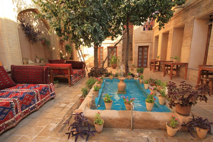 با ۷ تا از بهترین اقامتگاه های بومگردی شیراز آشنا شوید