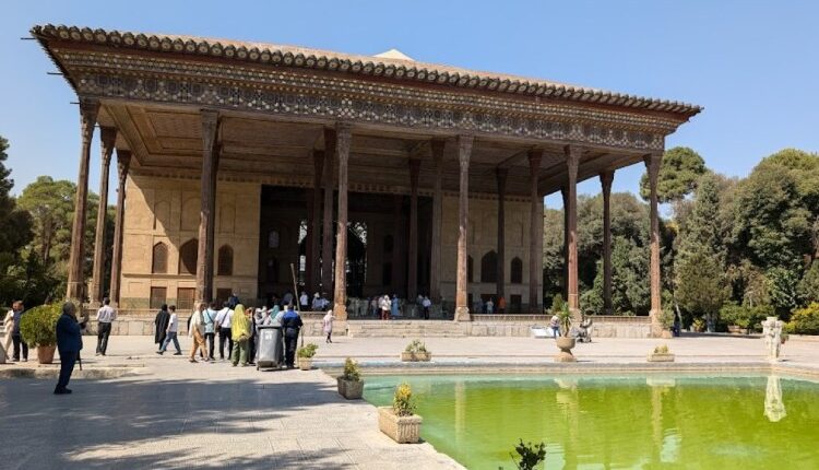 معرفی کاخ چهلستون اصفهان