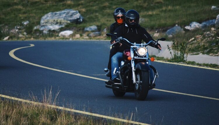 راهنمای سفر با موتور