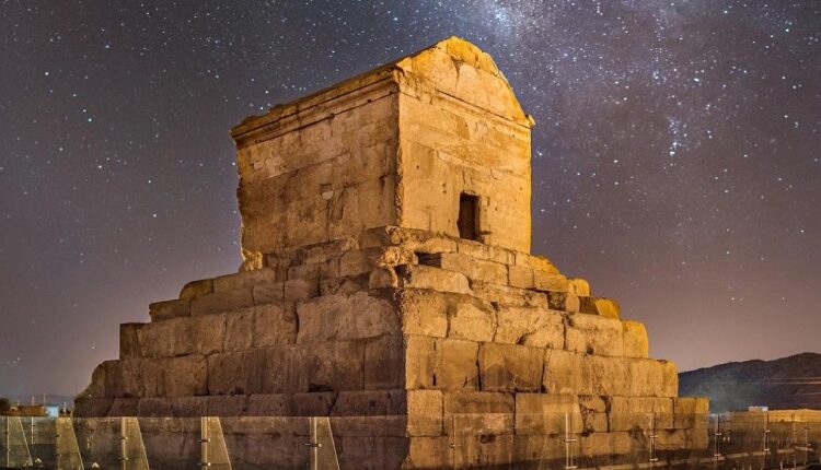 معرفی کاخ پاسارگاد شیراز