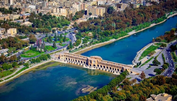 موزه‌های اصفهان دیدن دارند.