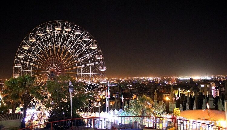 چرخ و فلک غول‌پیکر: نمادی از لونا پارک شیراز