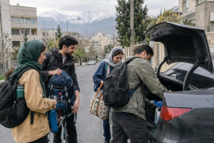 سفر آخر هفته از تهران با خودرو در جاده کوهستانی صبح جمعه